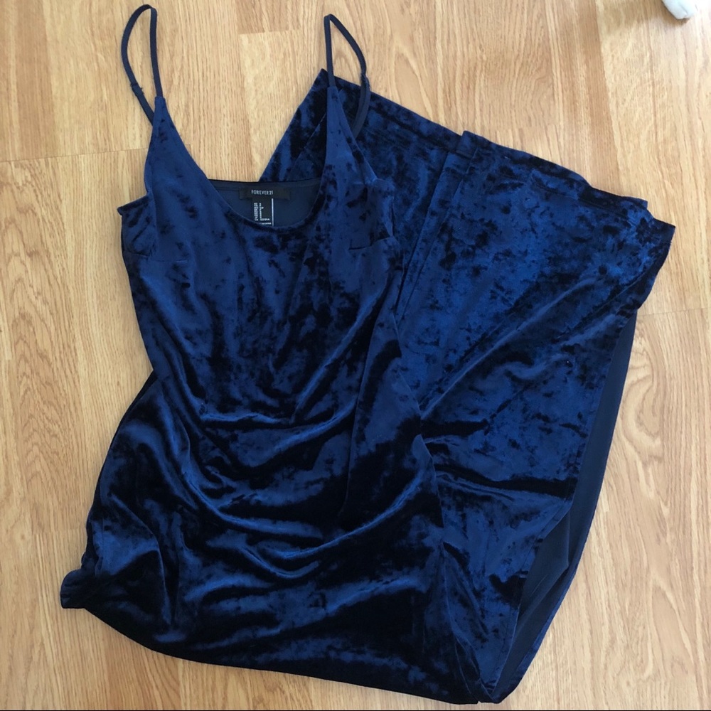 **SOLD** Velvet Maxi 🌿